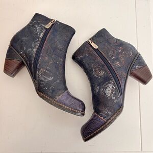 L'Artiste by Spring Step Waterlily Booties Crushed Navy Blue Leather, Sz 40/9.5